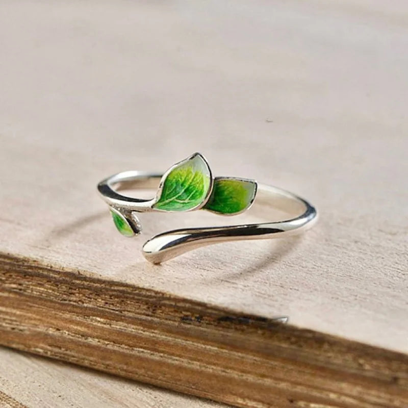 Huitan Fresh Style Green Leaf Opening Rings for Women Silver Color Exquisite Finger-ring Adjustable Accessories Fashion Jewelry